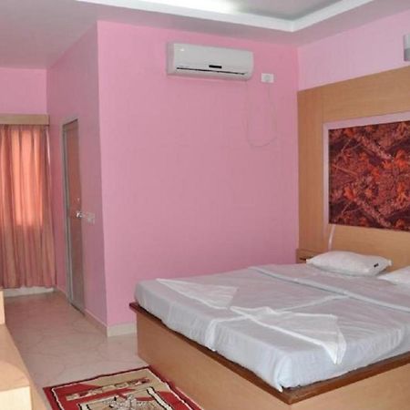 Hotel Barbareek Шилонг Екстериор снимка