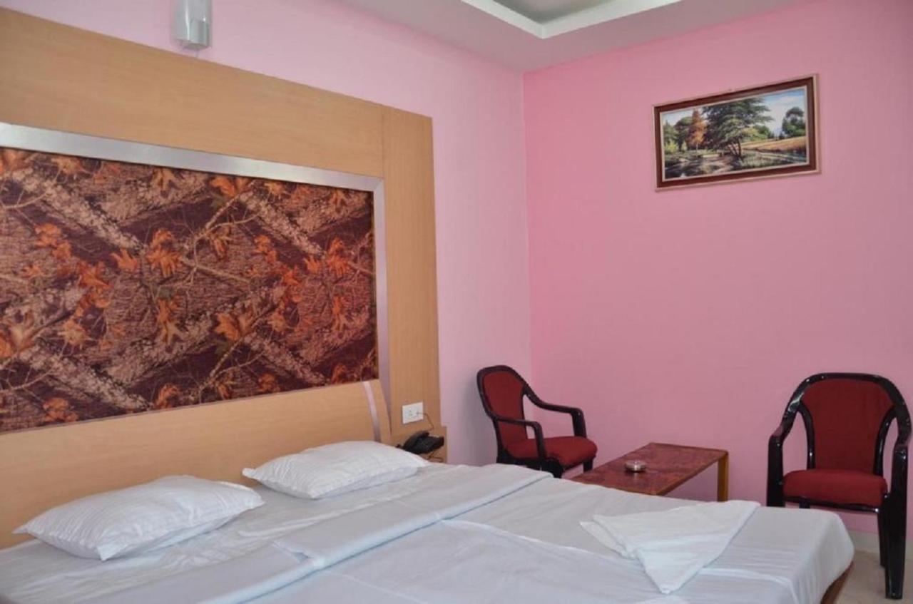 Hotel Barbareek Шилонг Екстериор снимка