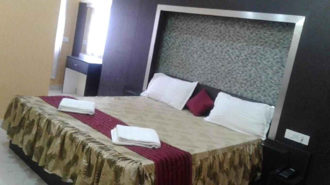 Hotel Barbareek Шилонг Екстериор снимка