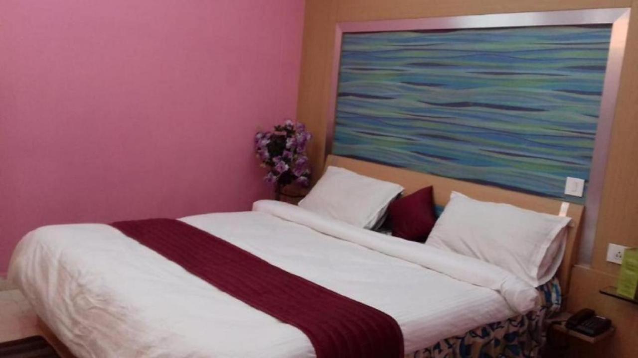 Hotel Barbareek Шилонг Екстериор снимка