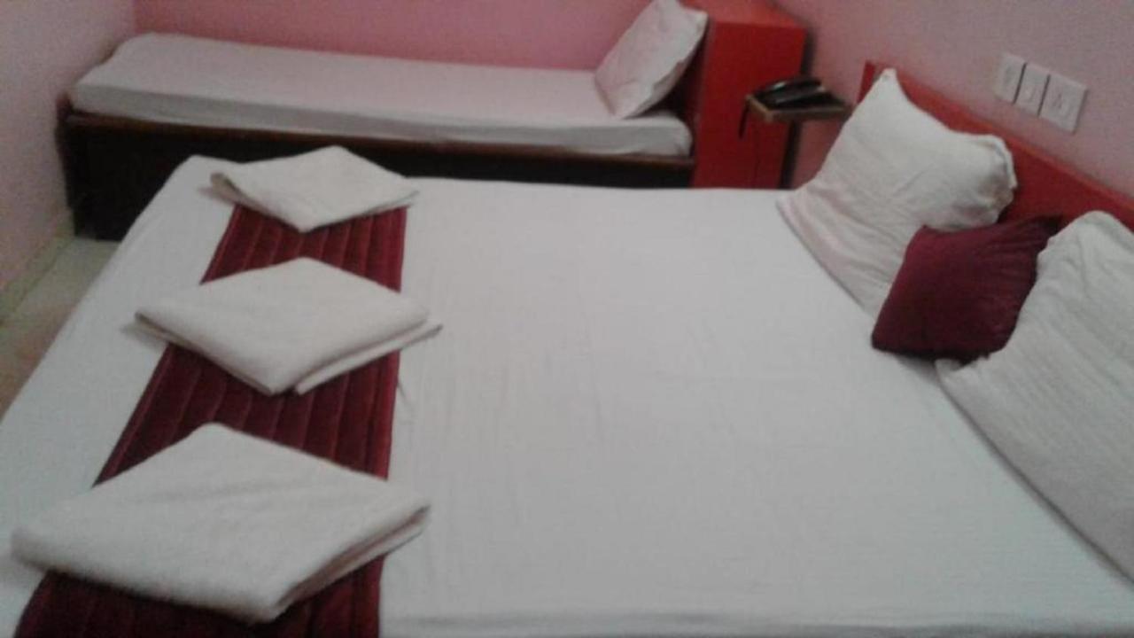 Hotel Barbareek Шилонг Екстериор снимка