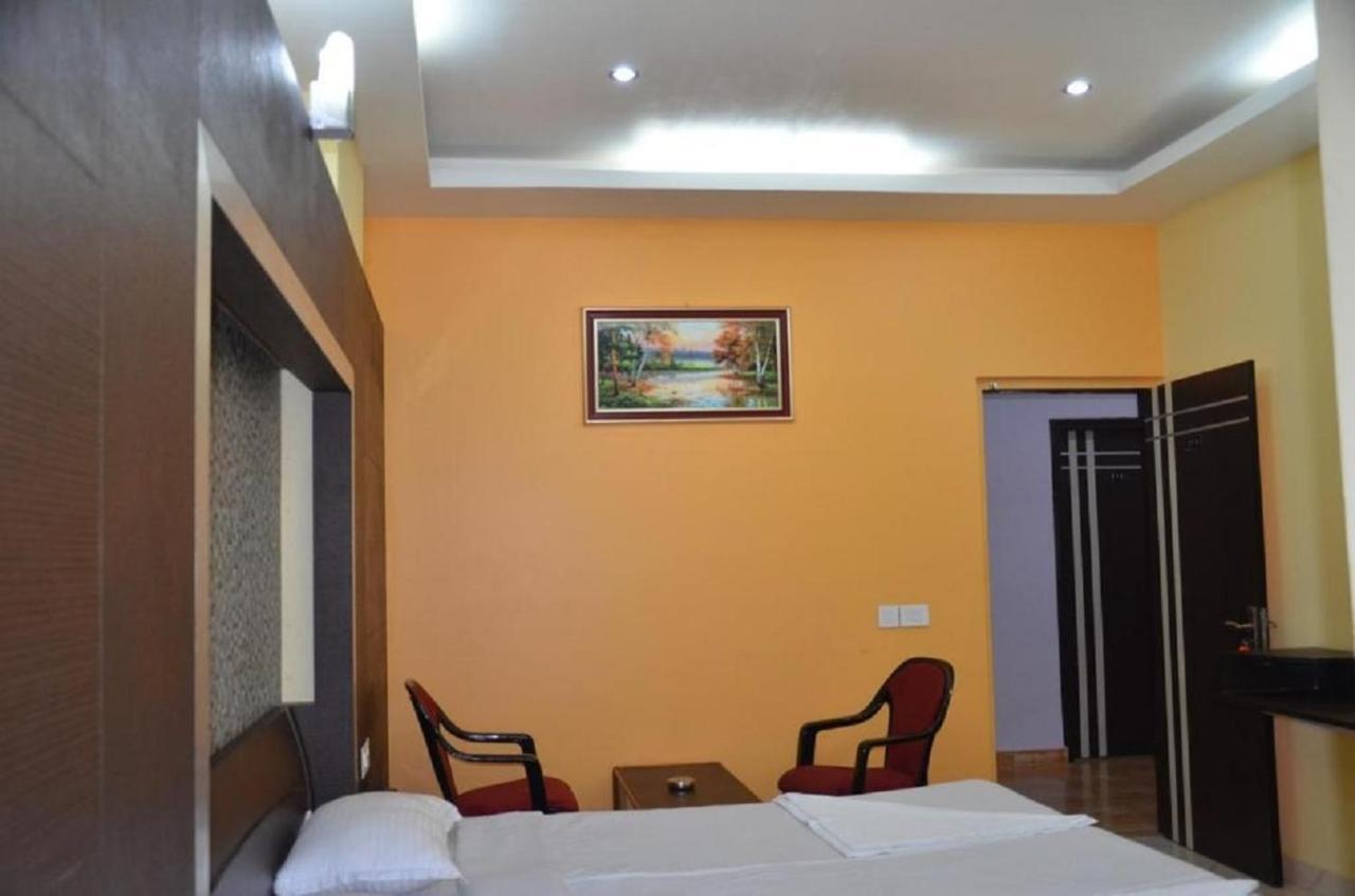 Hotel Barbareek Шилонг Екстериор снимка