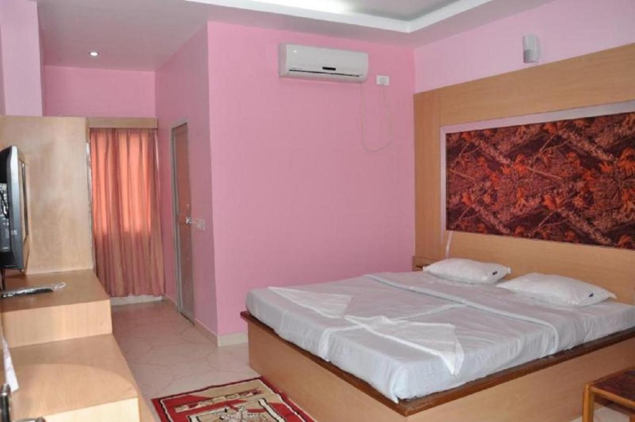 Hotel Barbareek Шилонг Екстериор снимка