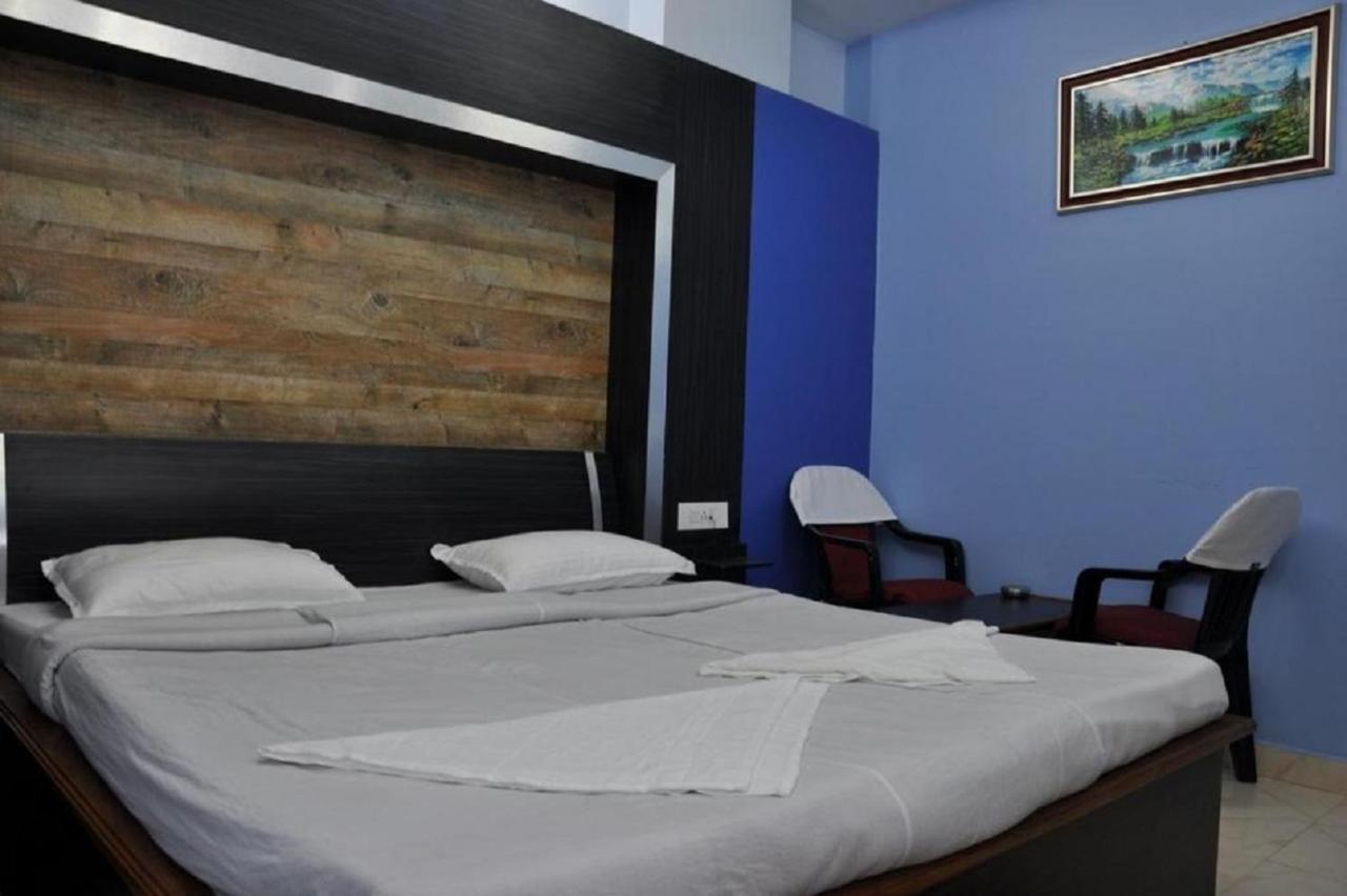 Hotel Barbareek Шилонг Екстериор снимка