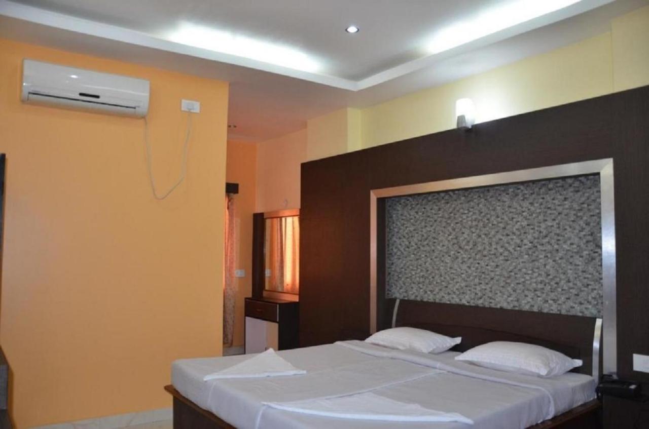 Hotel Barbareek Шилонг Екстериор снимка