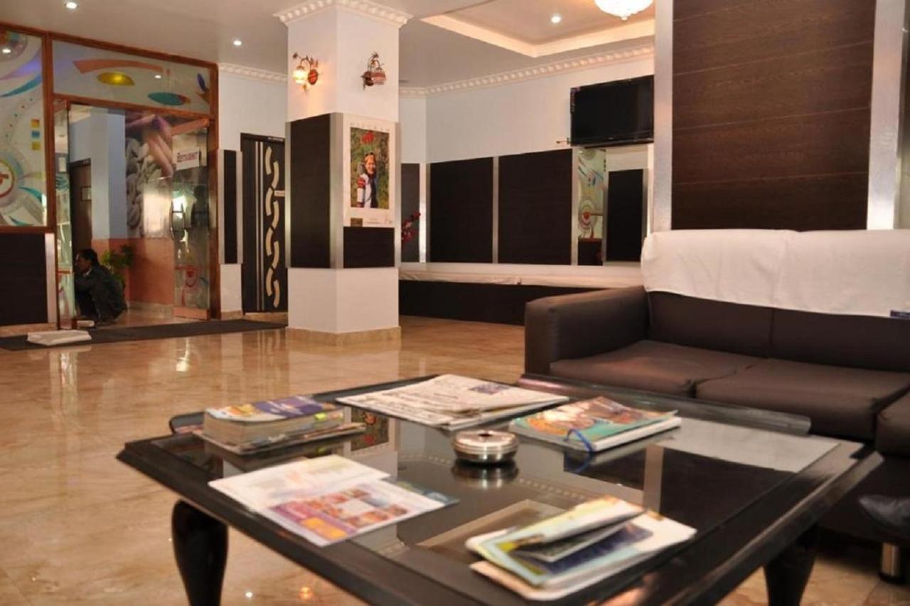 Hotel Barbareek Шилонг Екстериор снимка