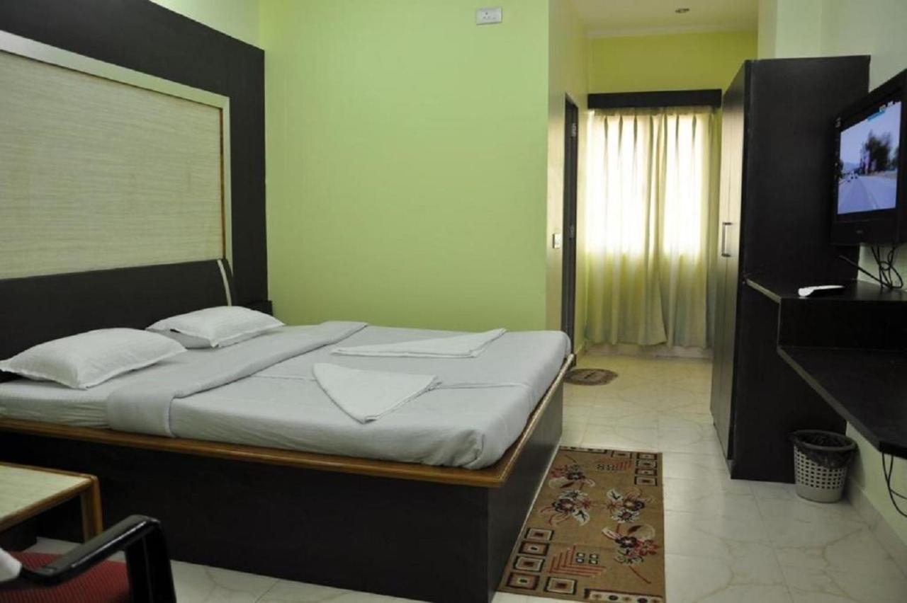 Hotel Barbareek Шилонг Екстериор снимка