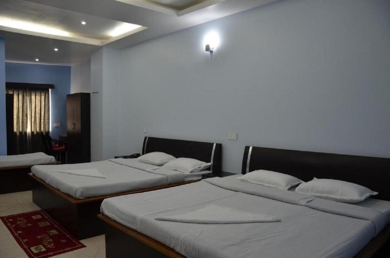 Hotel Barbareek Шилонг Екстериор снимка