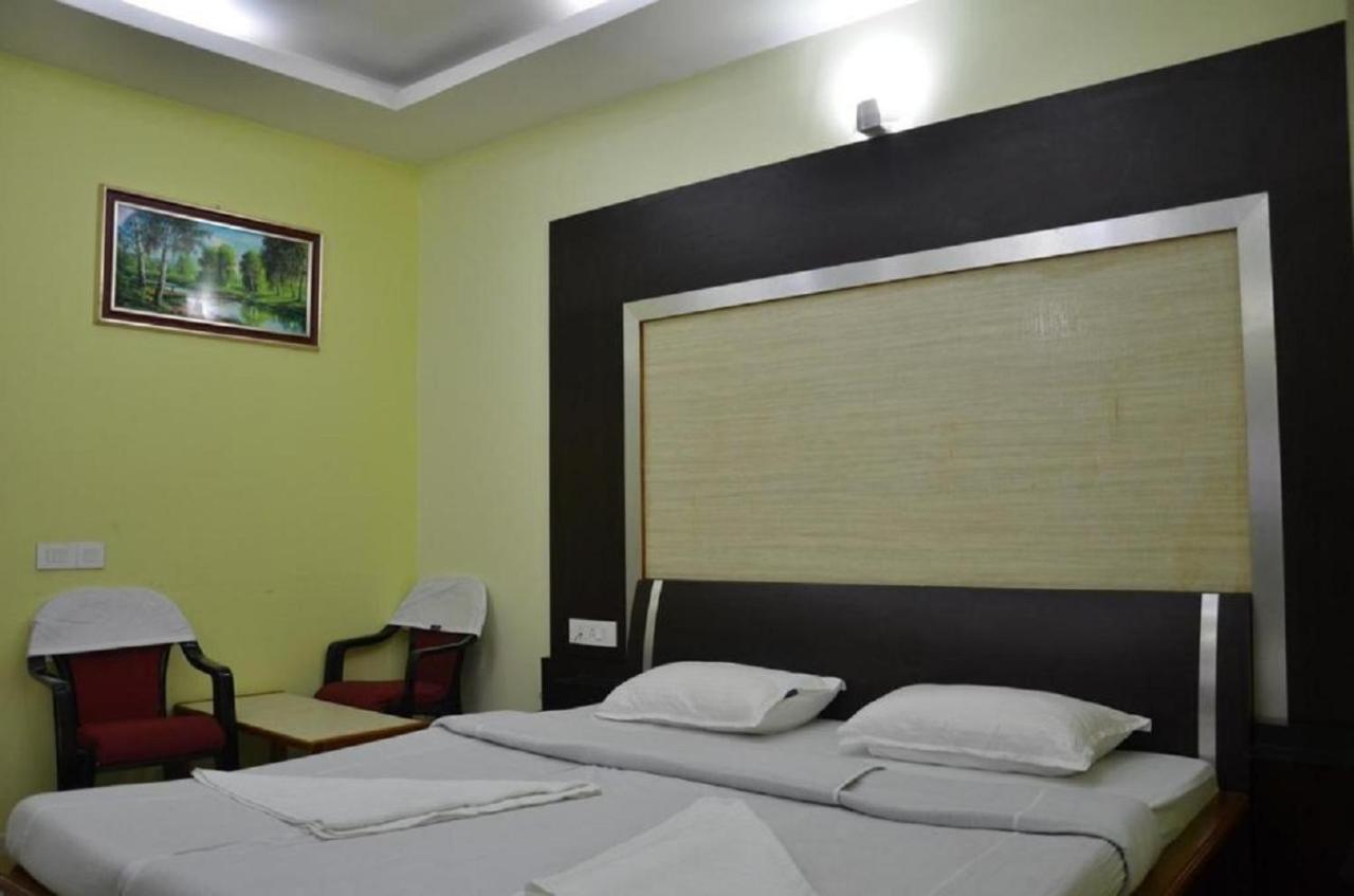 Hotel Barbareek Шилонг Екстериор снимка