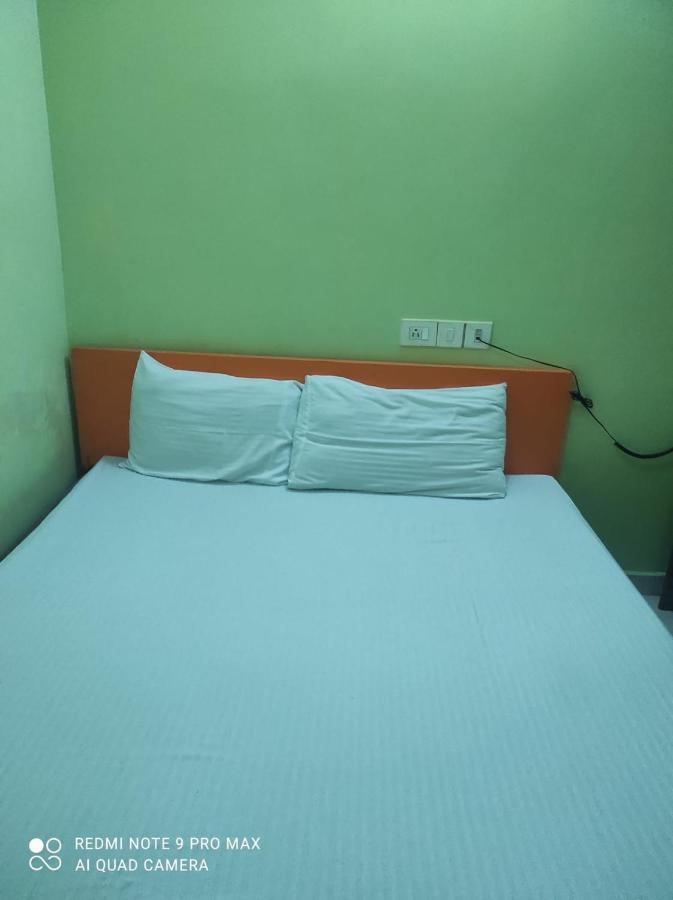 Hotel Barbareek Шилонг Екстериор снимка