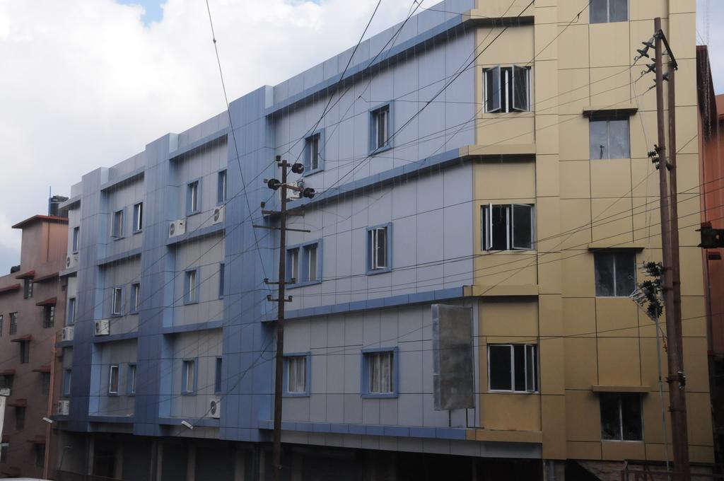 Hotel Barbareek Шилонг Екстериор снимка
