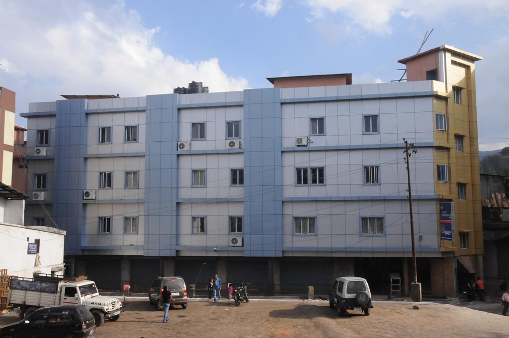 Hotel Barbareek Шилонг Екстериор снимка