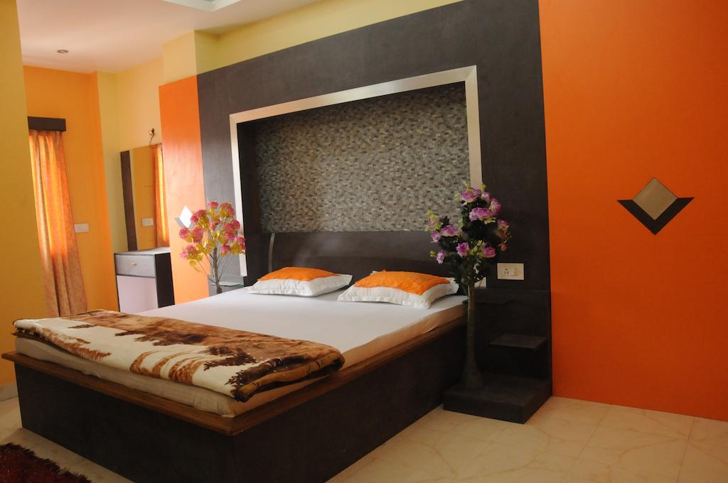 Hotel Barbareek Шилонг Стая снимка