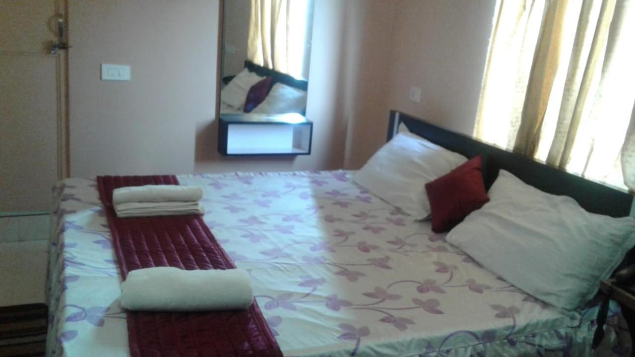 Hotel Barbareek Шилонг Екстериор снимка