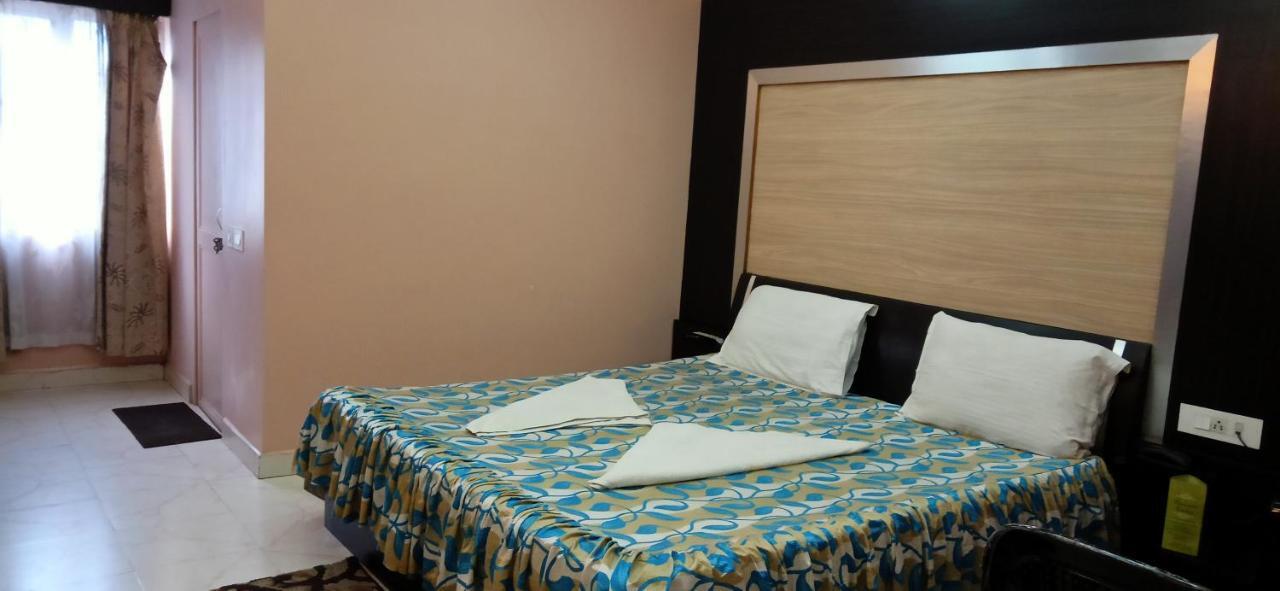 Hotel Barbareek Шилонг Екстериор снимка