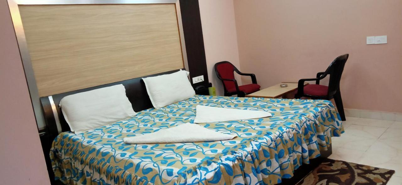 Hotel Barbareek Шилонг Екстериор снимка