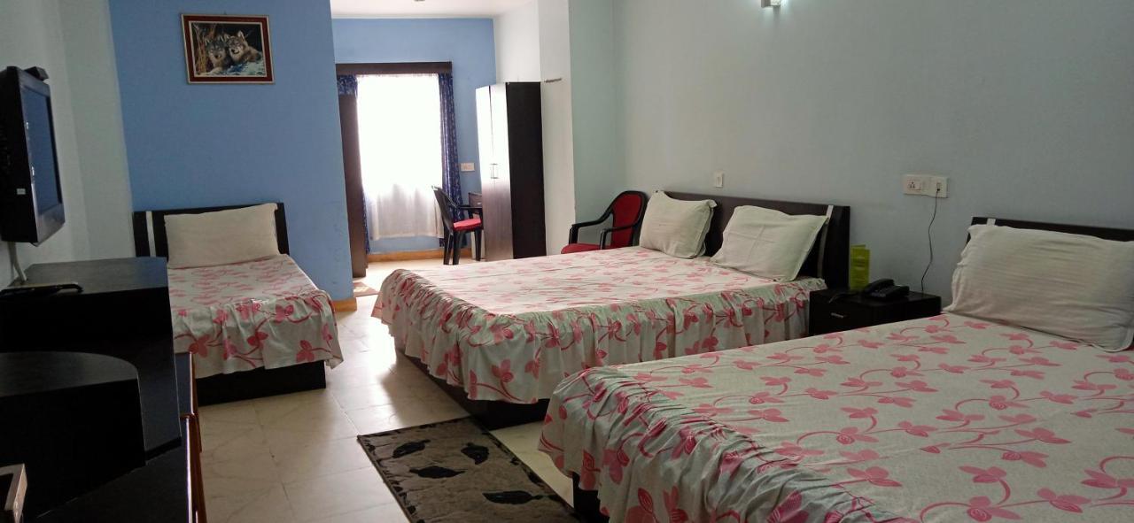 Hotel Barbareek Шилонг Екстериор снимка
