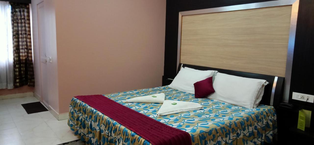 Hotel Barbareek Шилонг Екстериор снимка