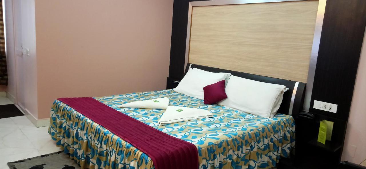 Hotel Barbareek Шилонг Екстериор снимка