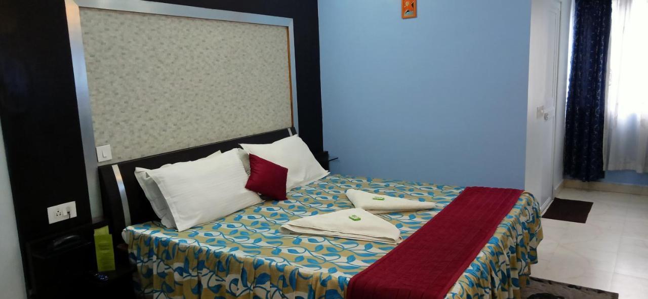 Hotel Barbareek Шилонг Екстериор снимка