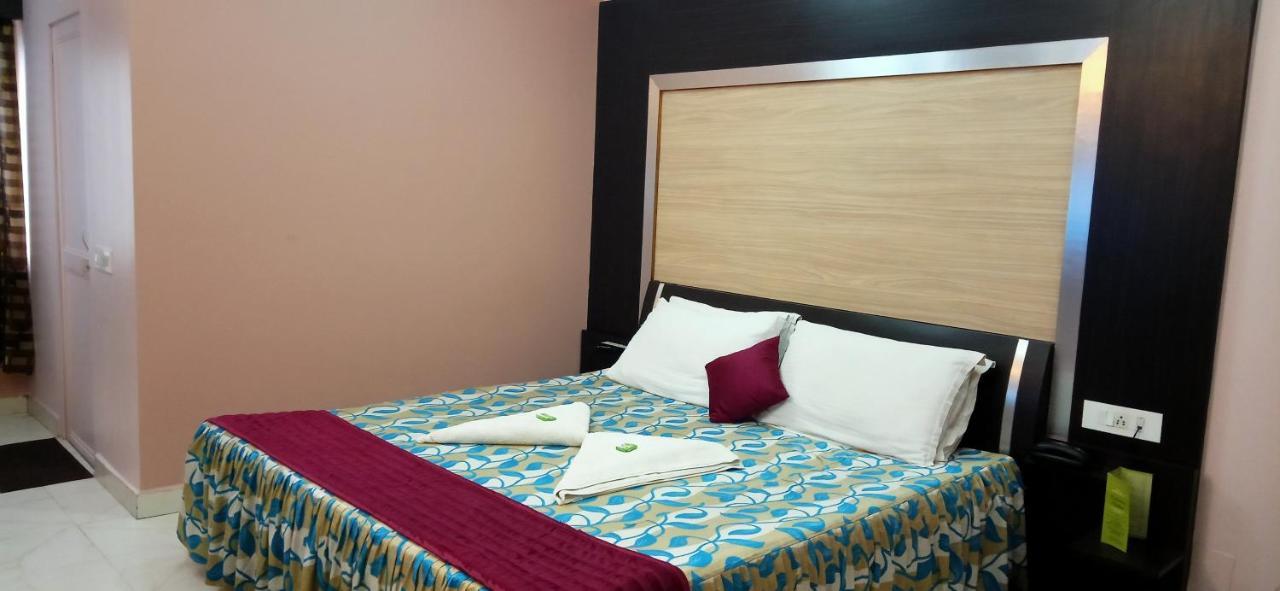 Hotel Barbareek Шилонг Екстериор снимка