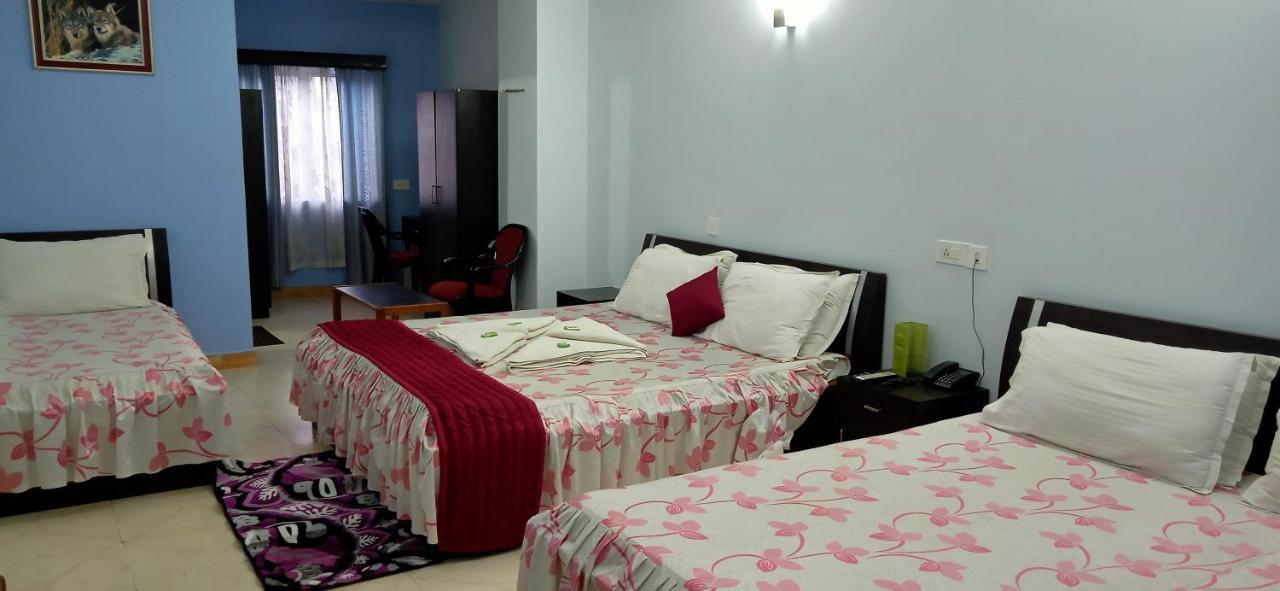 Hotel Barbareek Шилонг Екстериор снимка