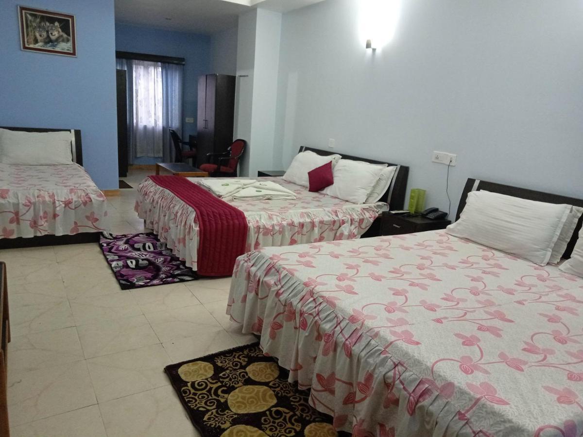 Hotel Barbareek Шилонг Екстериор снимка