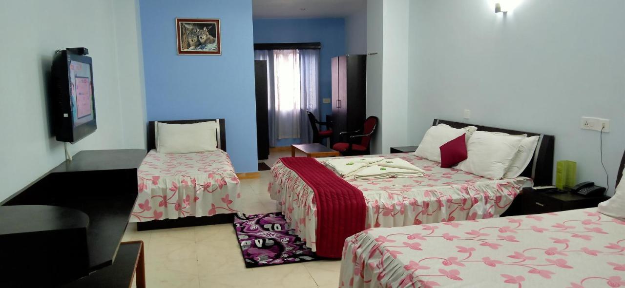 Hotel Barbareek Шилонг Екстериор снимка